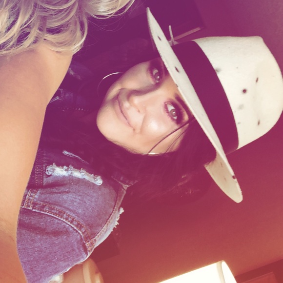 Meet your Posher, Baeleigh - Picture 1 of 1